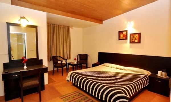 Hotel Suman Paradise Nainital Ruang foto